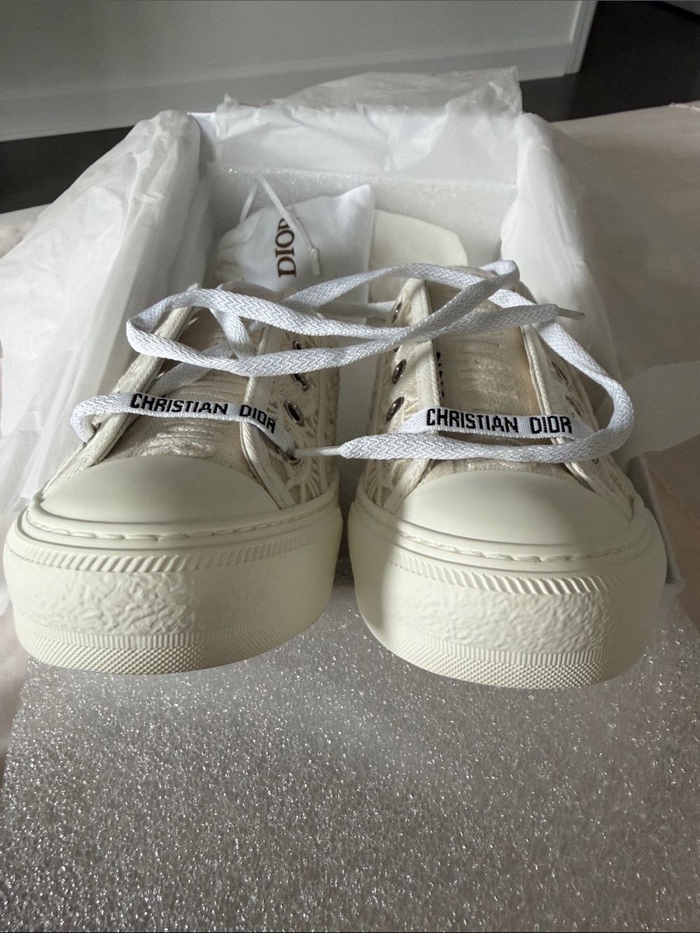 AUTHENTIC BRAND NEW Christian Dior Sneaker - Picture 7 of 9